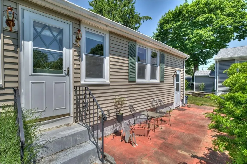 34 Central Avenue Warren RI 02885