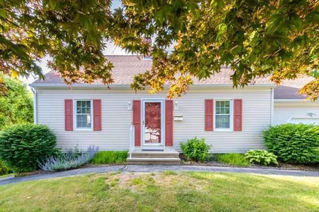 17 Lanphere Road Westerly RI 02891