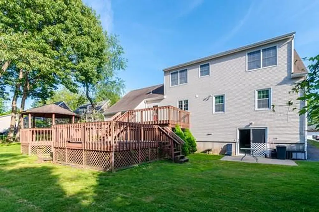 17 Lanphere Road Westerly RI 02891
