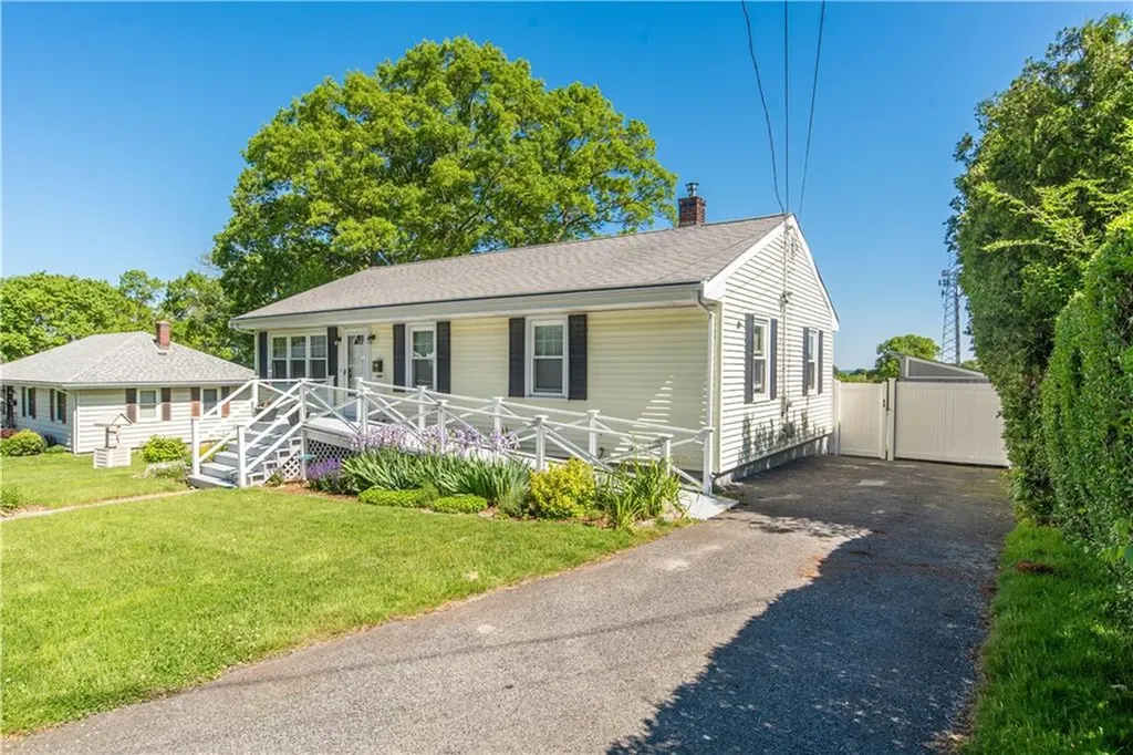 114 Grinnell Avenue Tiverton RI 02878
