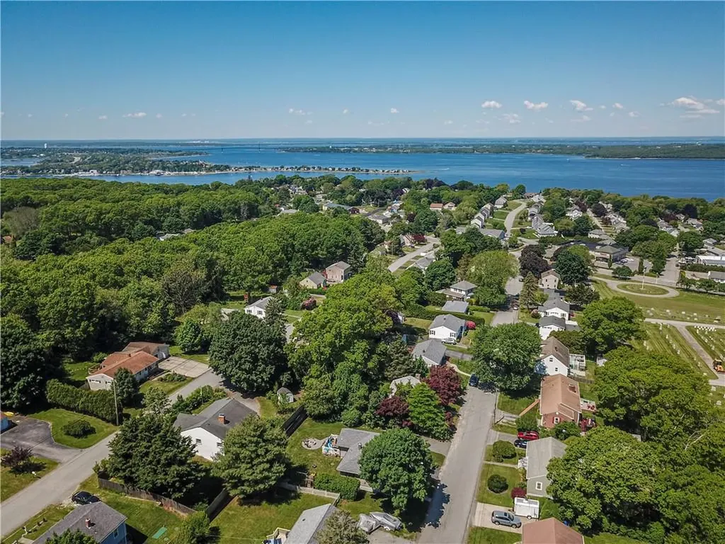 114 Grinnell Avenue Tiverton RI 02878