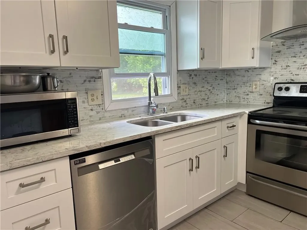 4 Glenna Drive Smithfield RI 02917