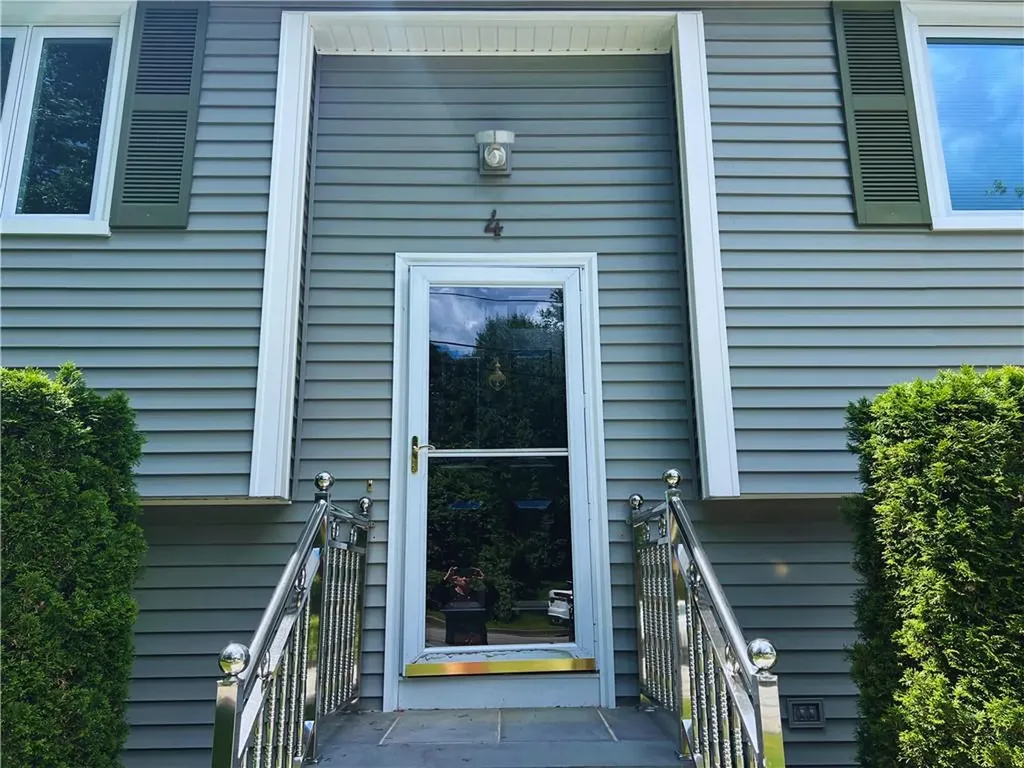 4 Glenna Drive Smithfield RI 02917