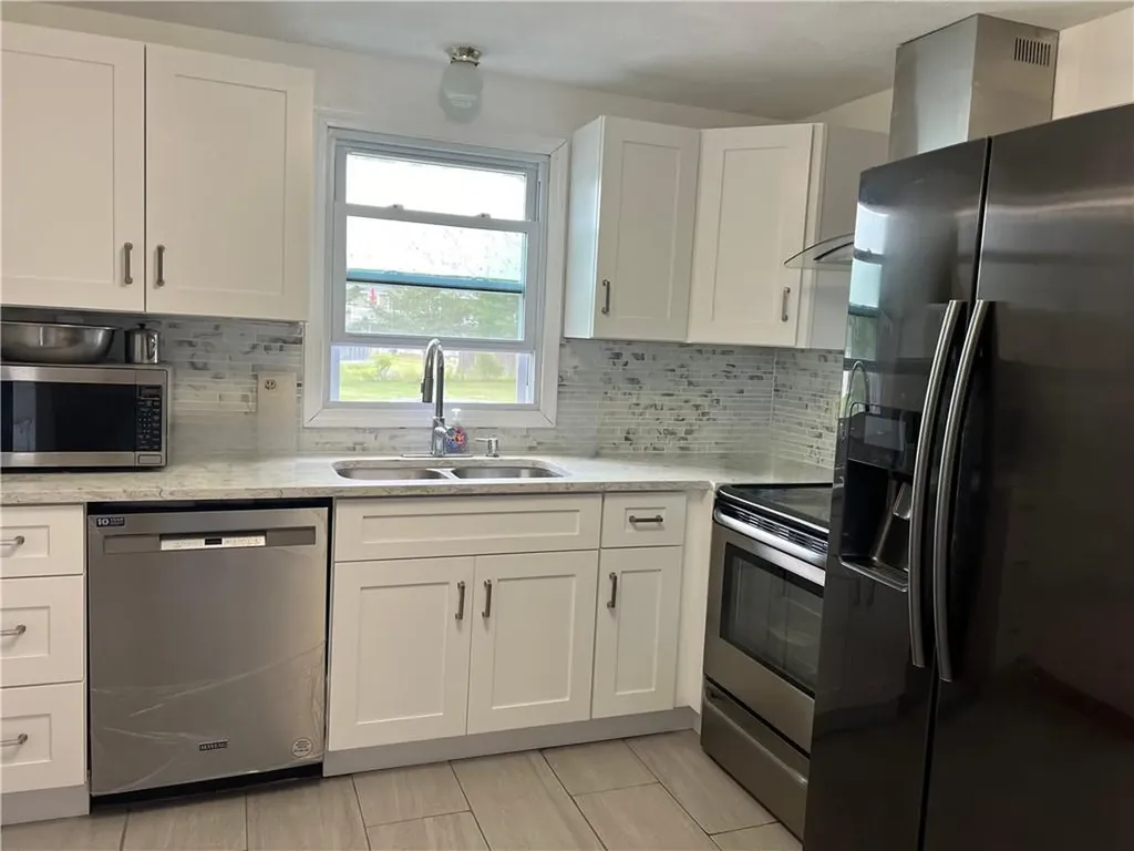 4 Glenna Drive Smithfield RI 02917