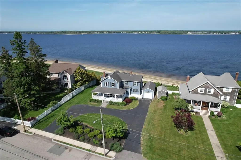 87 Terrace Avenue East Providence RI 02915