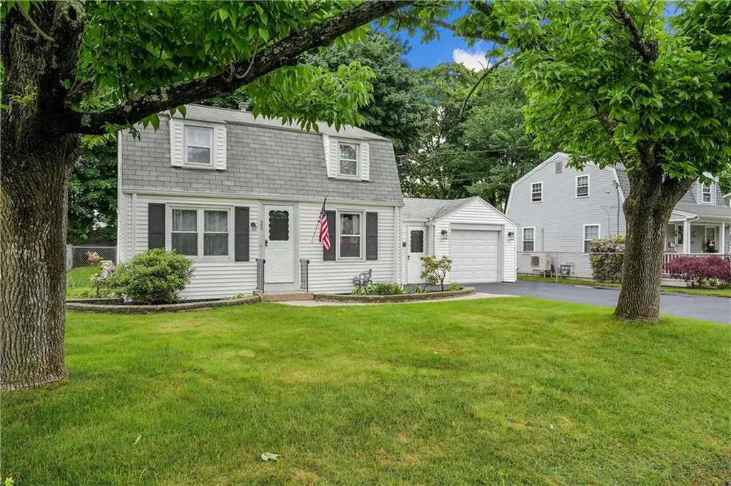 403 Chapmans Avenue Warwick RI 02886