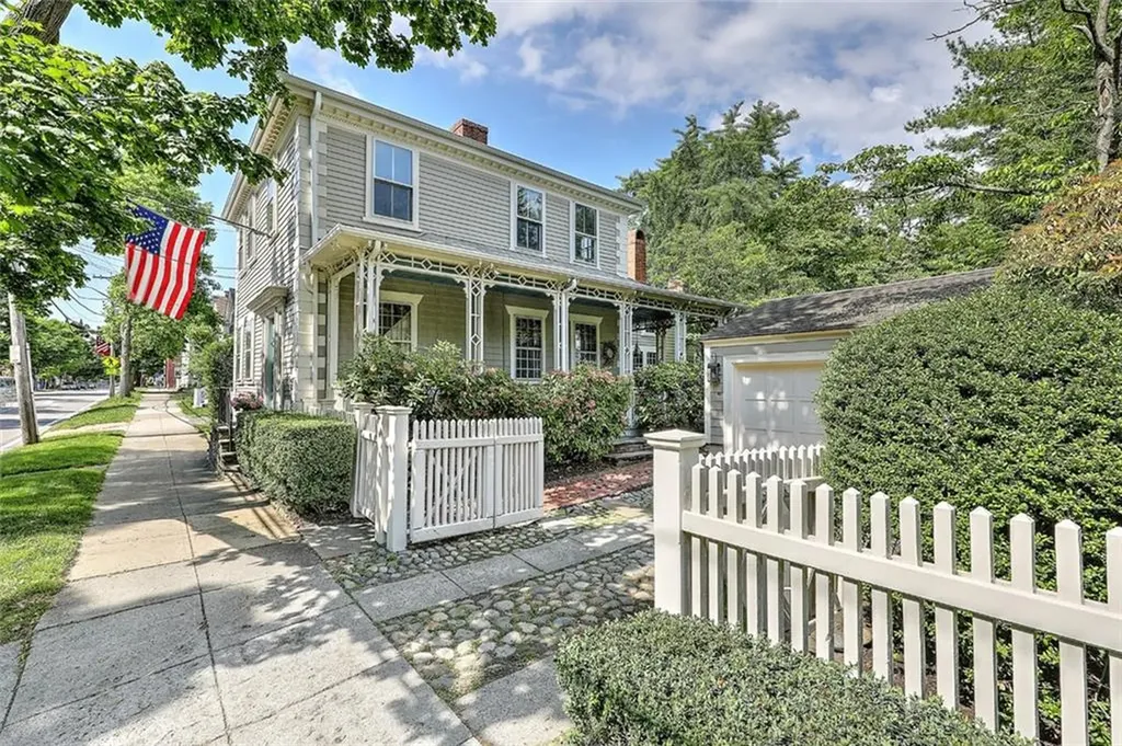 248 Hope Street Bristol RI 02809