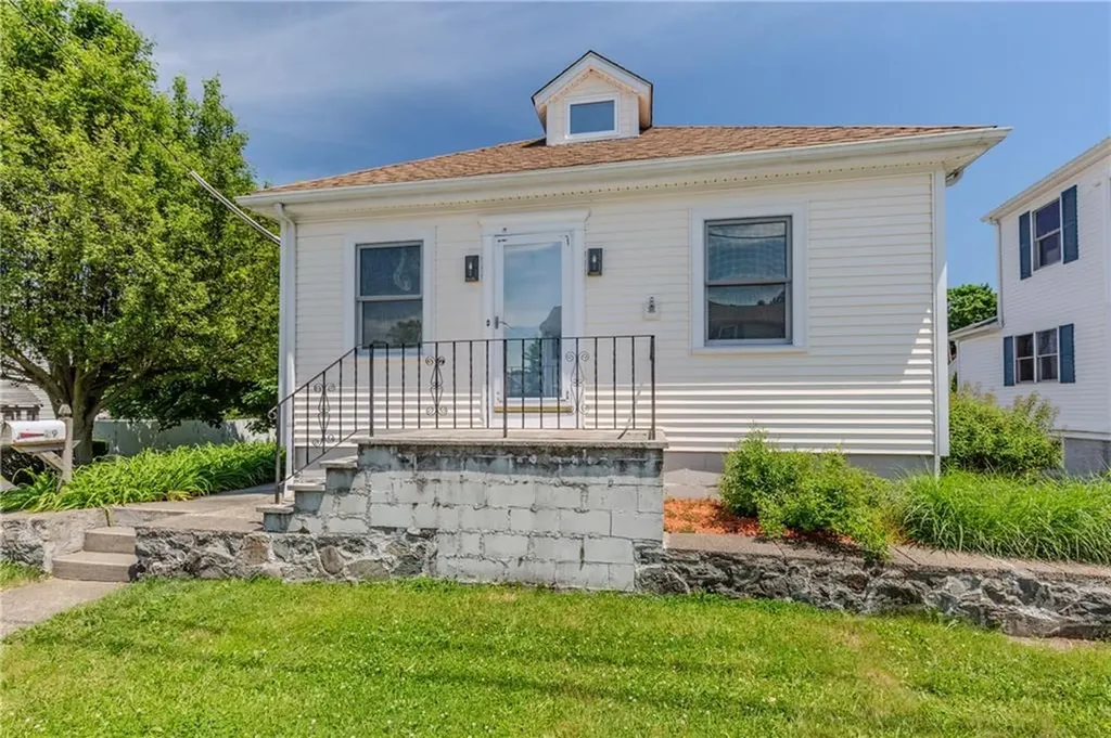29 Victoria Avenue East Providence RI 02916