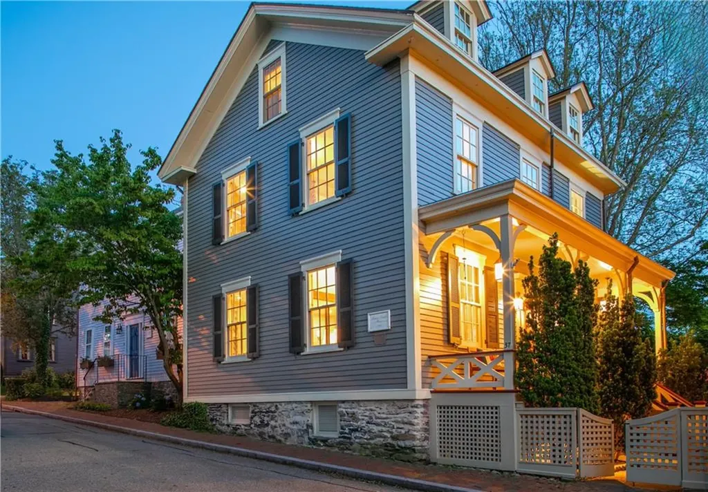 37 John Street Newport RI 02840