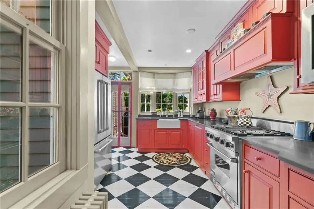 37 John Street Newport RI 02840