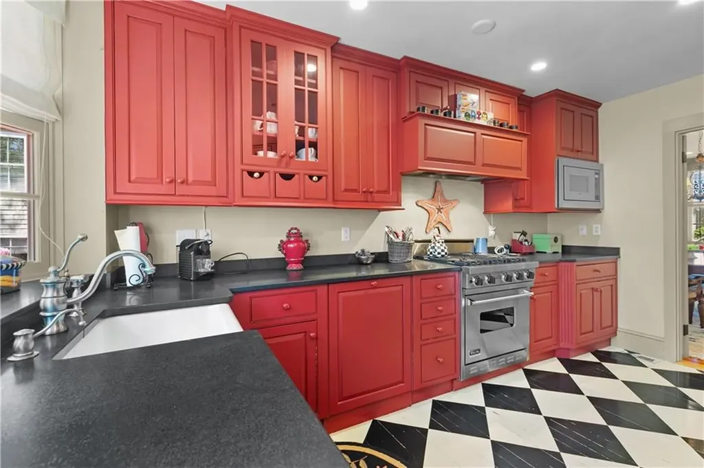 37 John Street Newport RI 02840