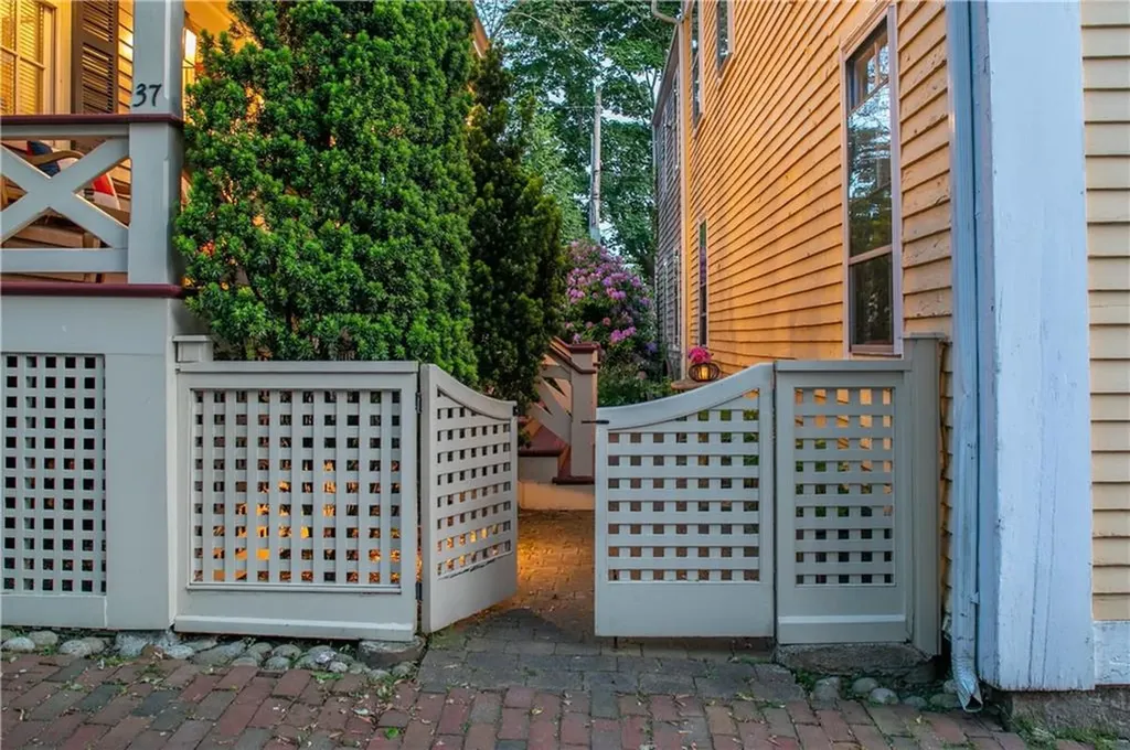 37 John Street Newport RI 02840
