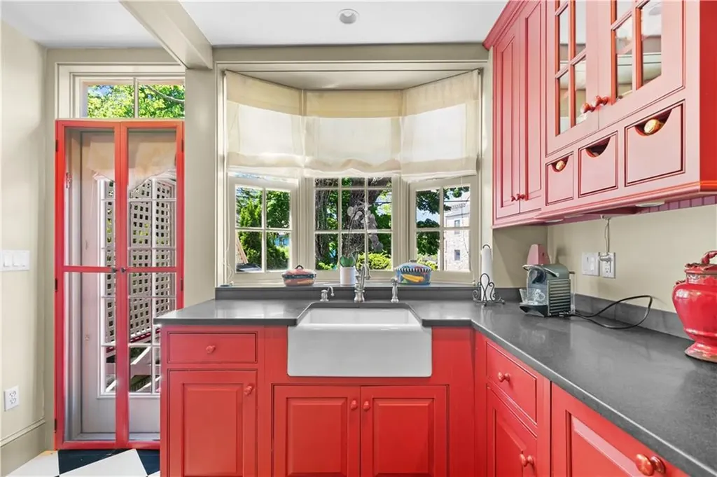 37 John Street Newport RI 02840