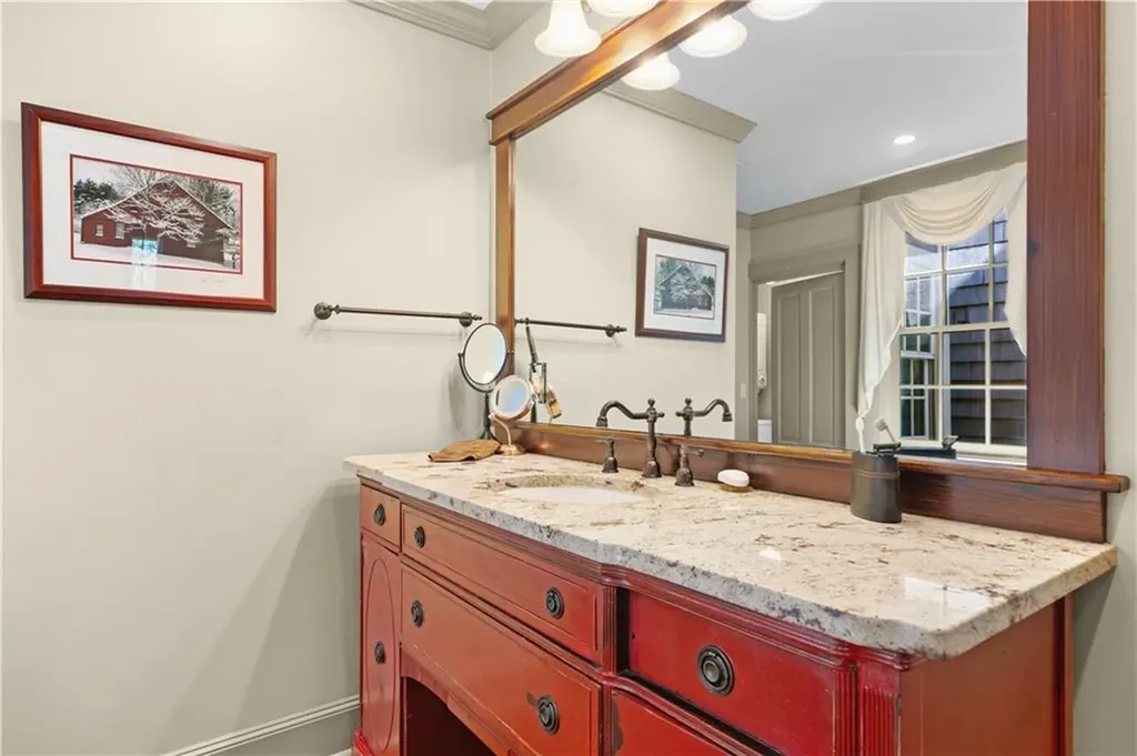 37 John Street Newport RI 02840