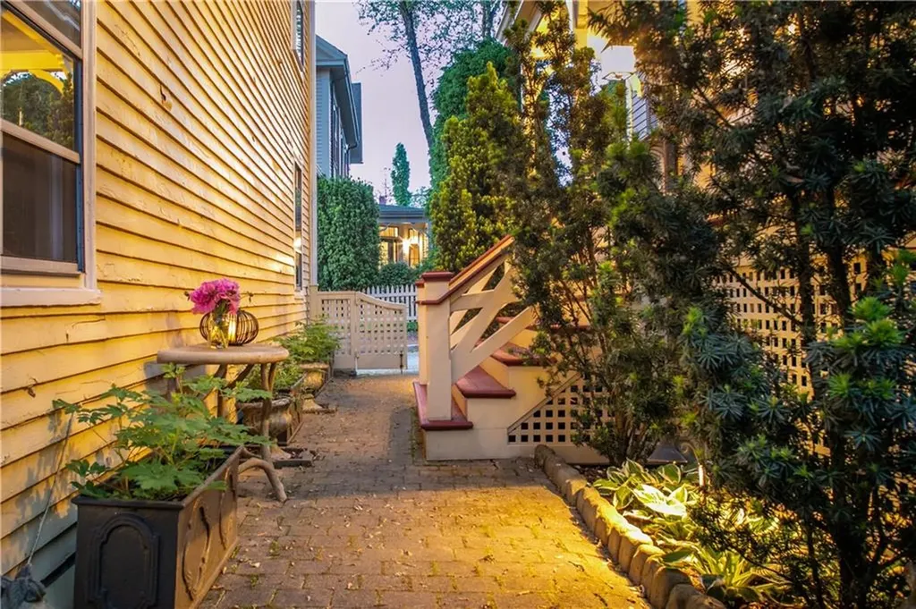 37 John Street Newport RI 02840
