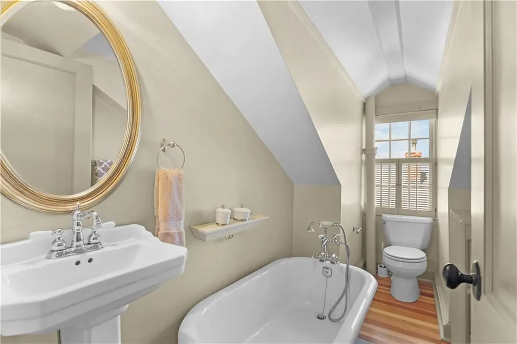 37 John Street Newport RI 02840