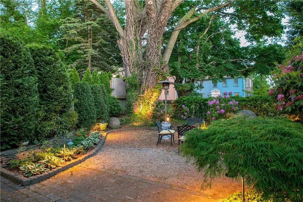 37 John Street Newport RI 02840
