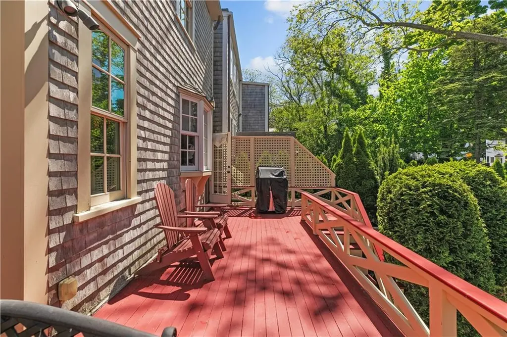 37 John Street Newport RI 02840