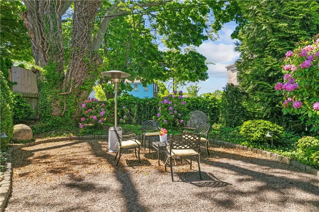 37 John Street Newport RI 02840