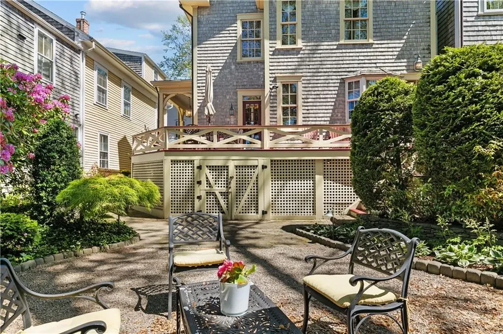 37 John Street Newport RI 02840