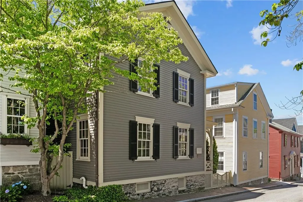 37 John Street Newport RI 02840