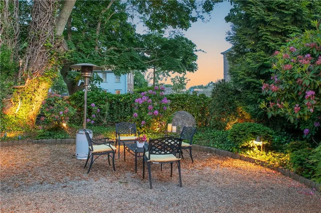 37 John Street Newport RI 02840