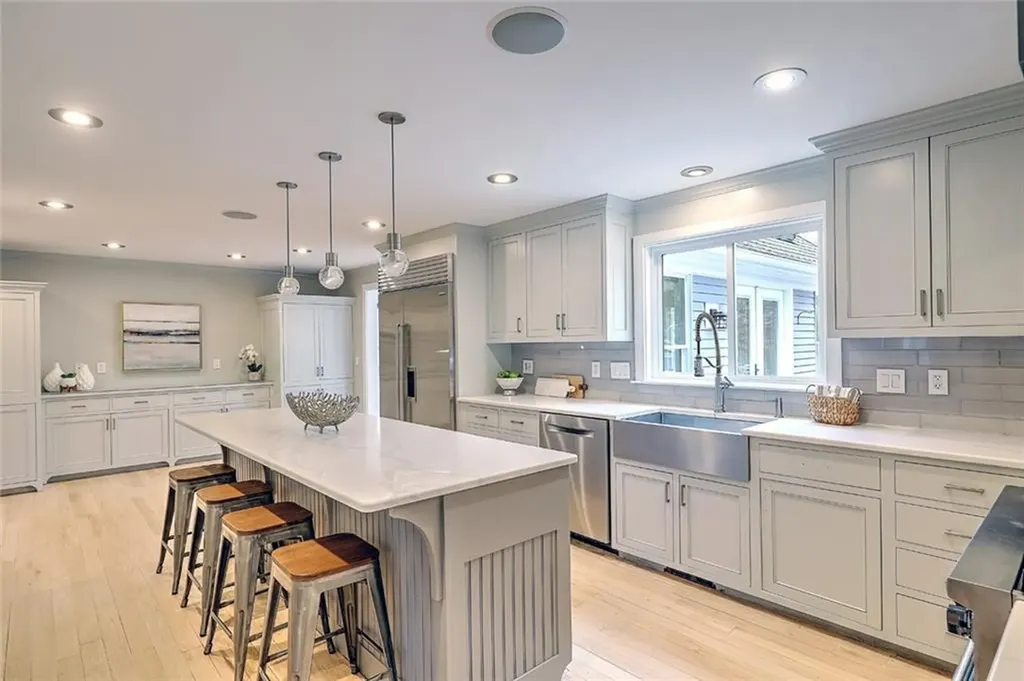 10 Boxwood Court Barrington RI 02806