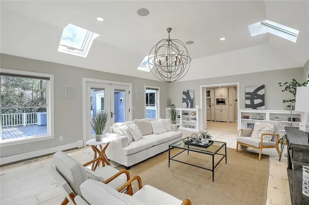10 Boxwood Court Barrington RI 02806