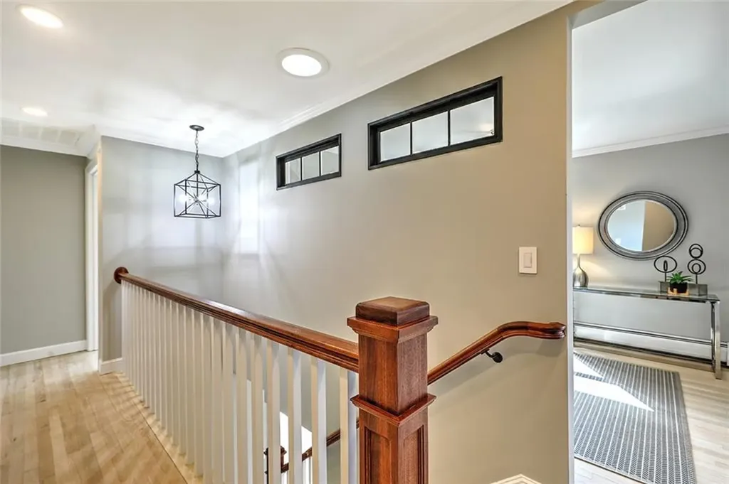 10 Boxwood Court Barrington RI 02806