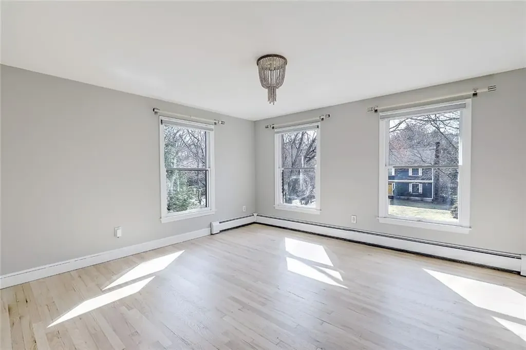 10 Boxwood Court Barrington RI 02806