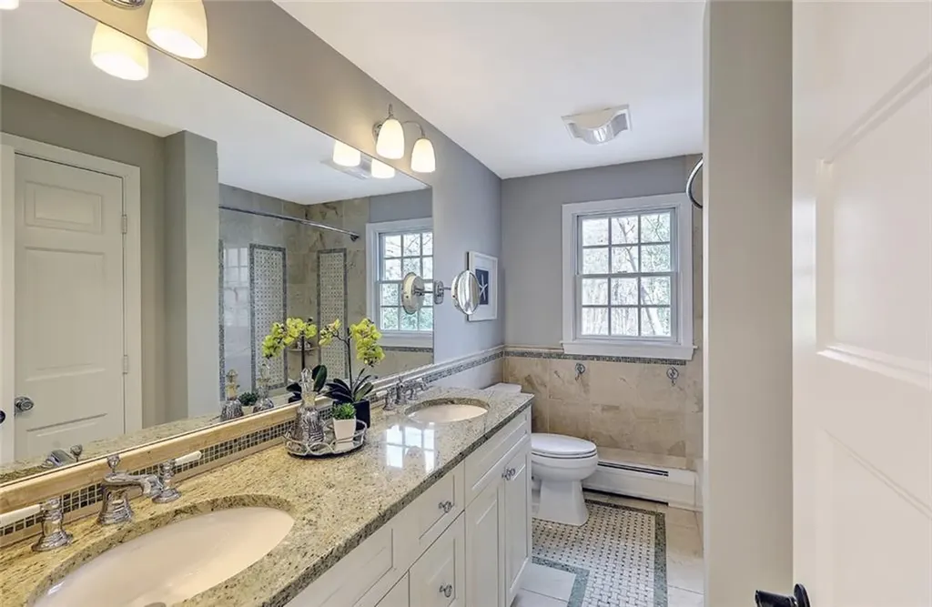 10 Boxwood Court Barrington RI 02806