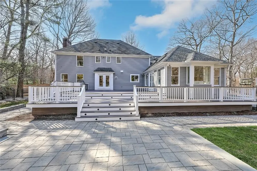 10 Boxwood Court Barrington RI 02806