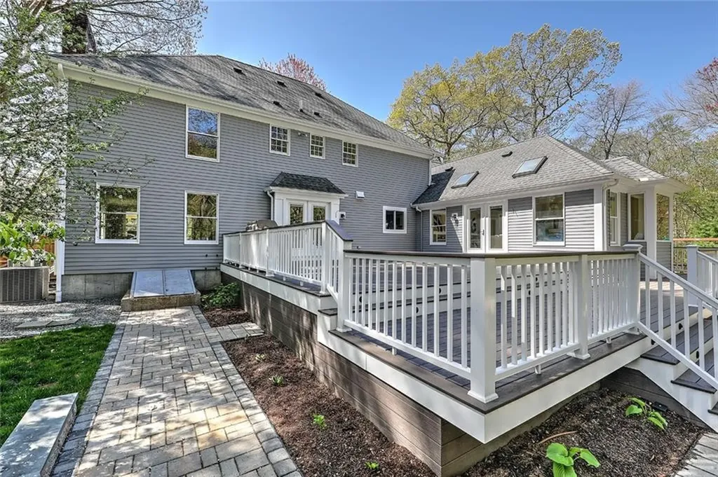 10 Boxwood Court Barrington RI 02806
