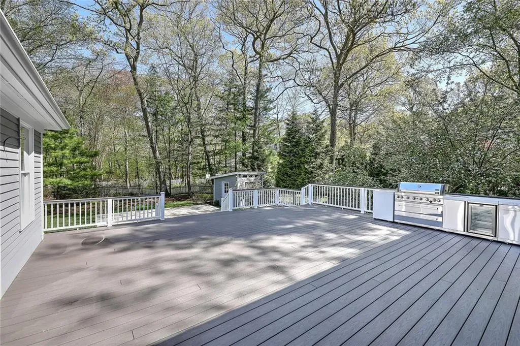 10 Boxwood Court Barrington RI 02806