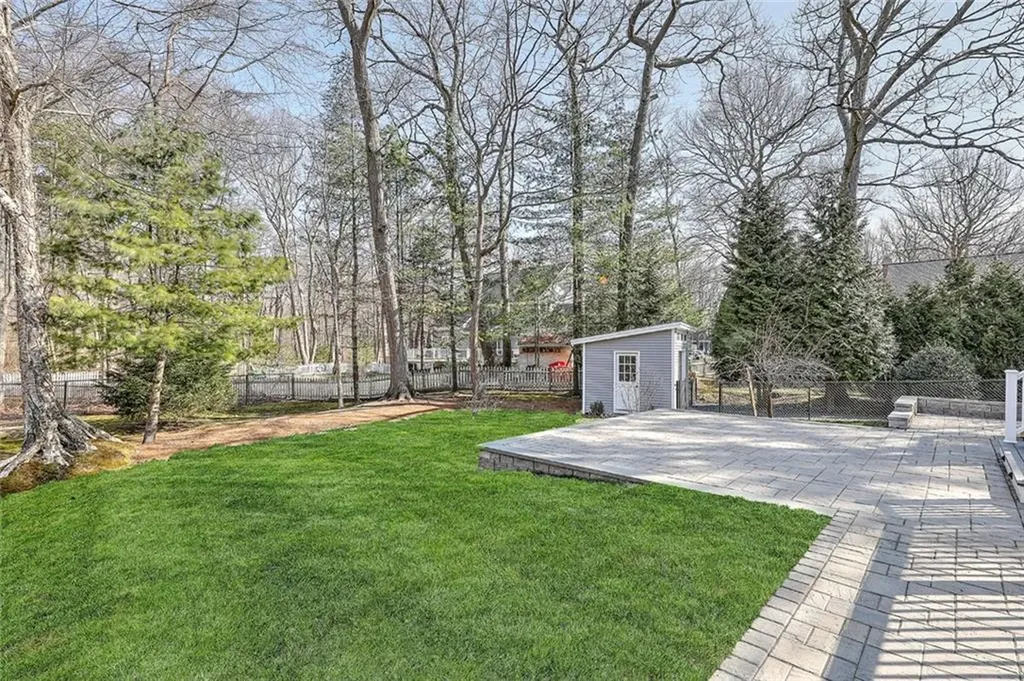 10 Boxwood Court Barrington RI 02806