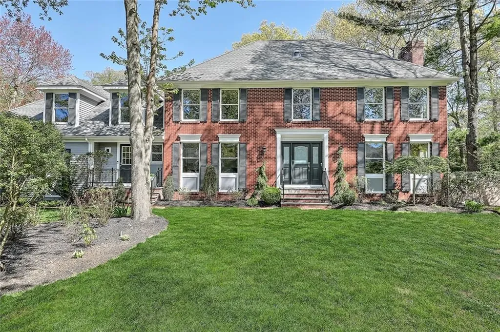 10 Boxwood Court Barrington RI 02806