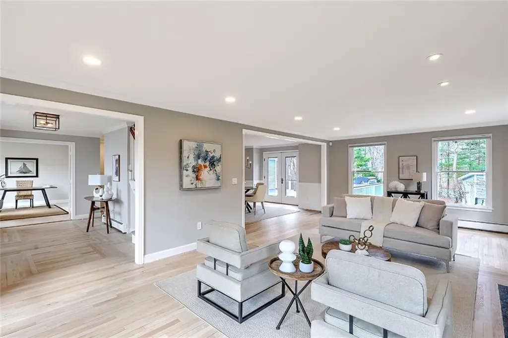 10 Boxwood Court Barrington RI 02806