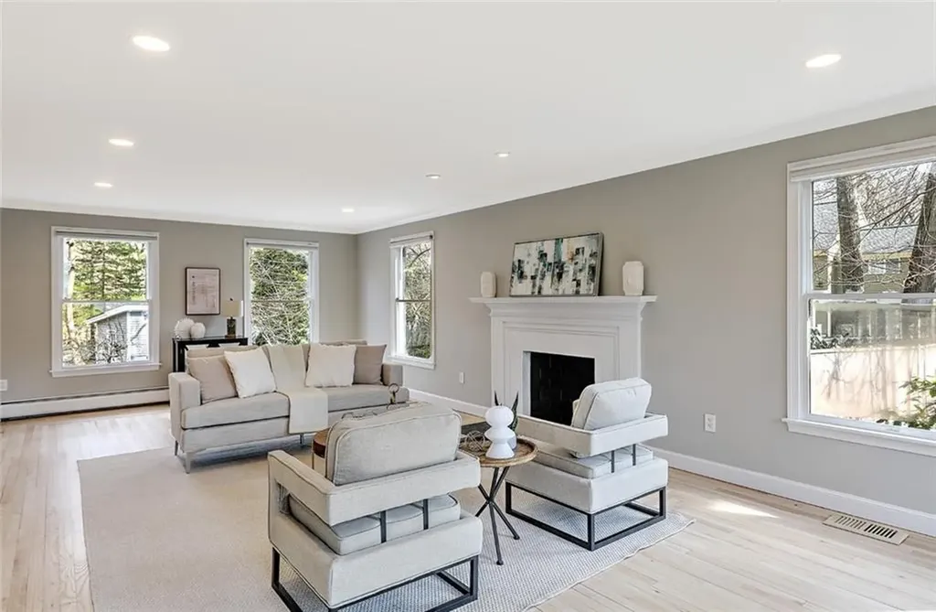10 Boxwood Court Barrington RI 02806