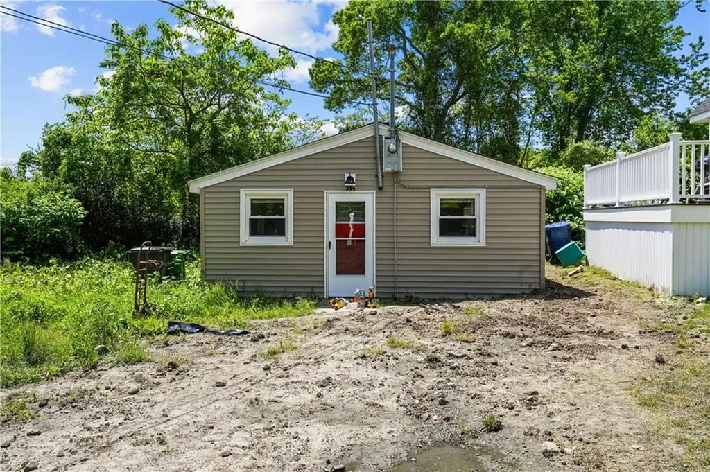 26 Avon Avenue Warwick RI 02889