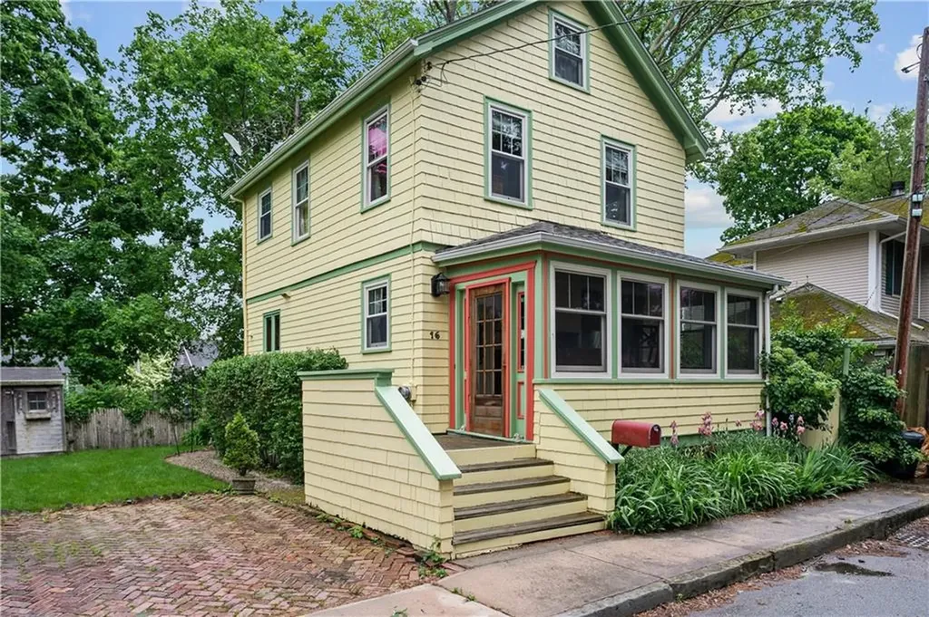 16 Findlay Place Newport RI 02840