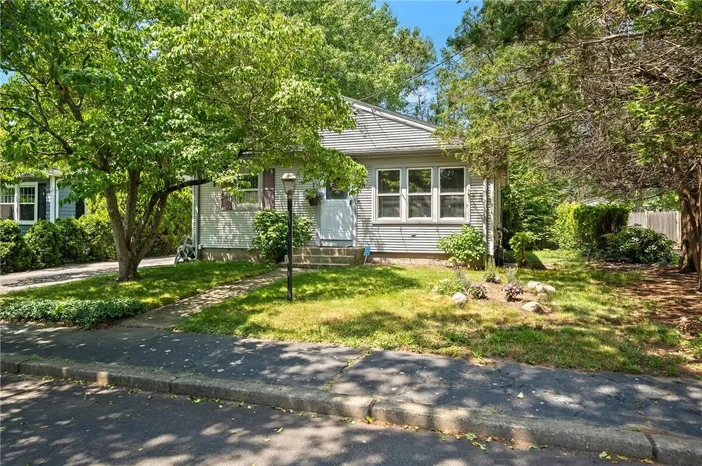 31 Crystal Place Pawtucket RI 02861