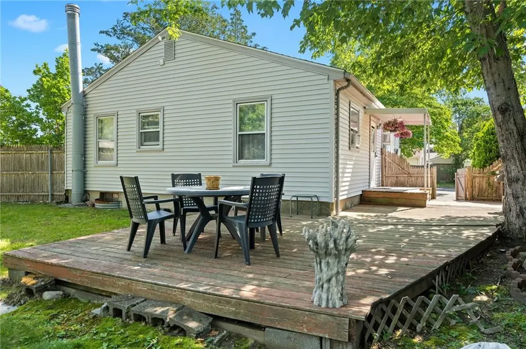 31 Crystal Place Pawtucket RI 02861