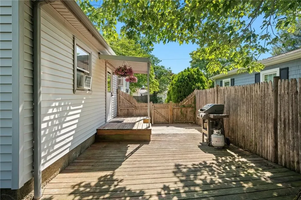 31 Crystal Place Pawtucket RI 02861