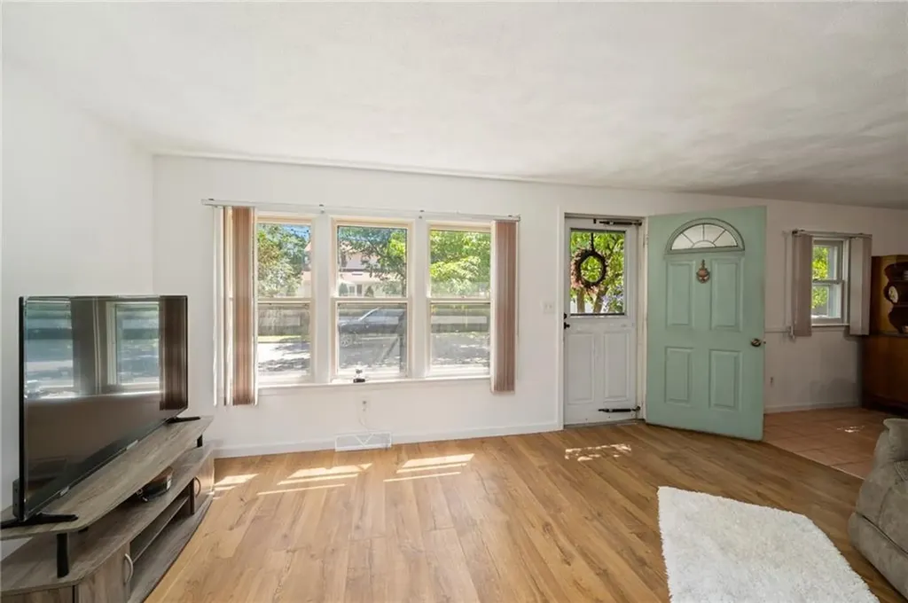 31 Crystal Place Pawtucket RI 02861