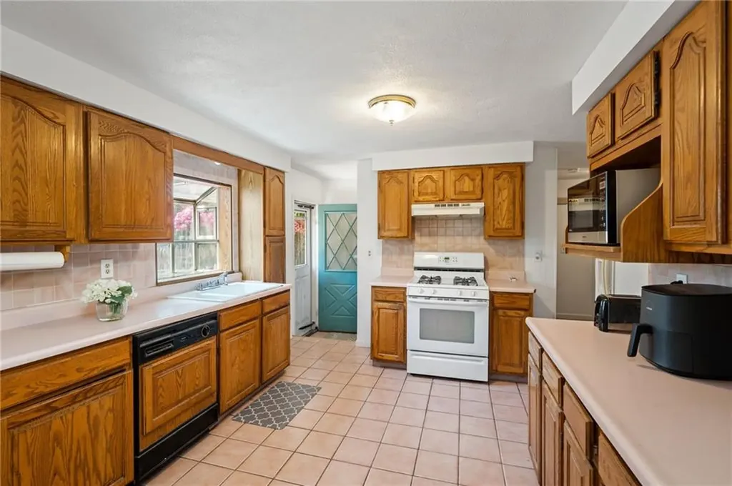 31 Crystal Place Pawtucket RI 02861