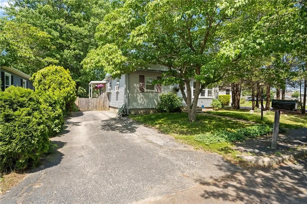 31 Crystal Place Pawtucket RI 02861