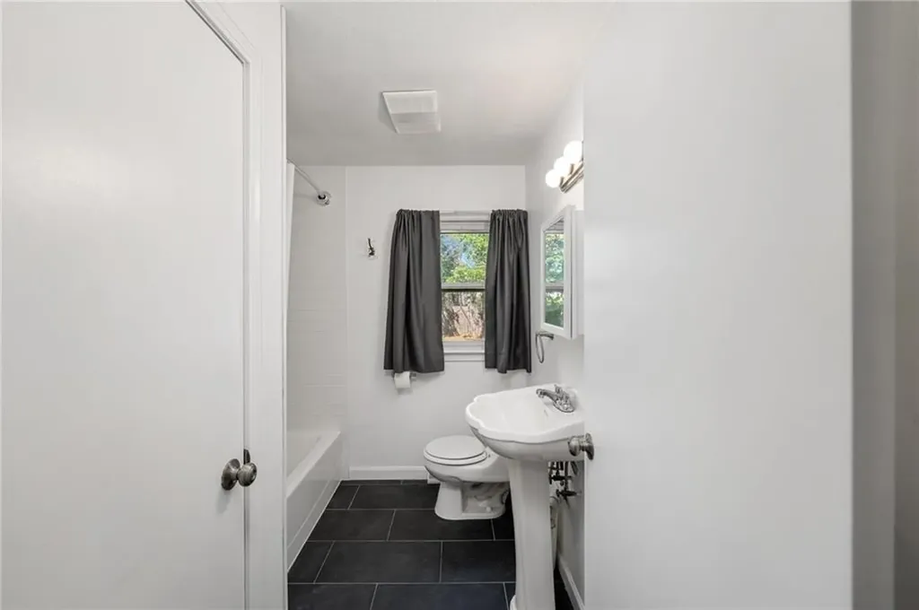 31 Crystal Place Pawtucket RI 02861