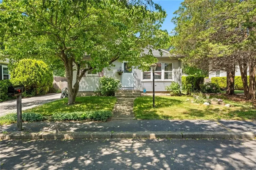 31 Crystal Place Pawtucket RI 02861
