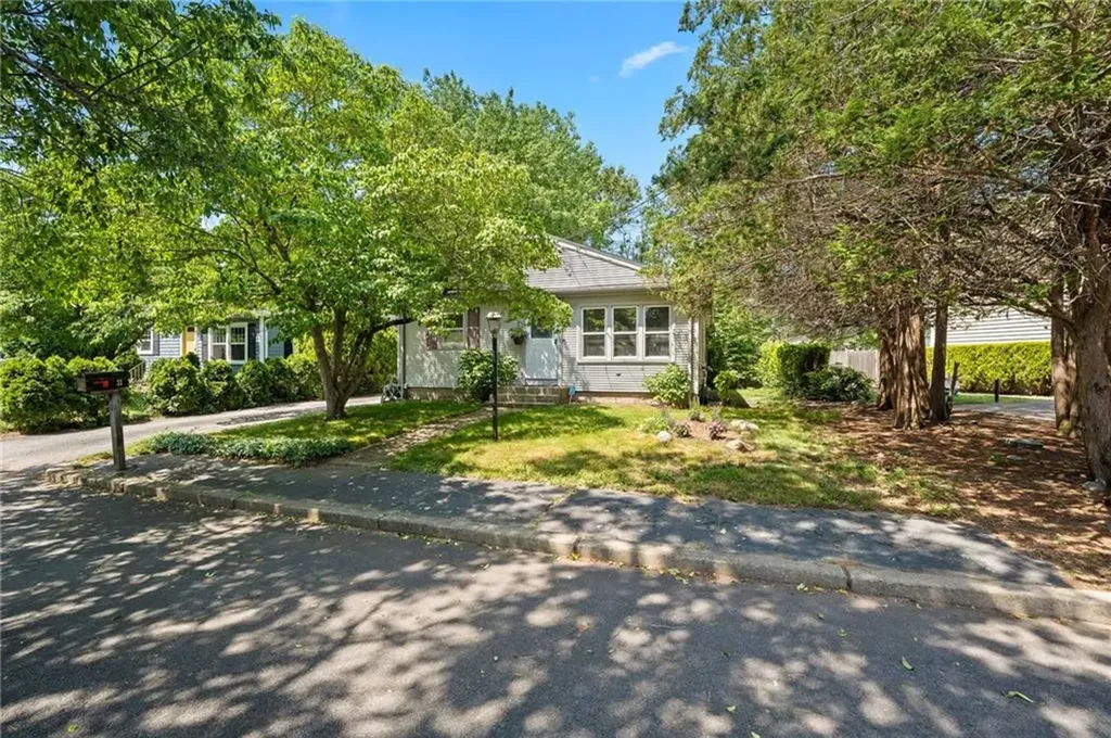 31 Crystal Place Pawtucket RI 02861