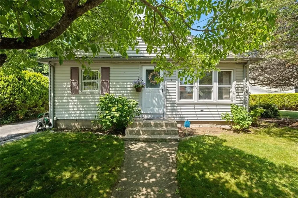 31 Crystal Place Pawtucket RI 02861